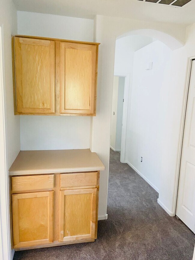 Building Photo - 3-bedroom, 2.5 bath in northeast Mesa
