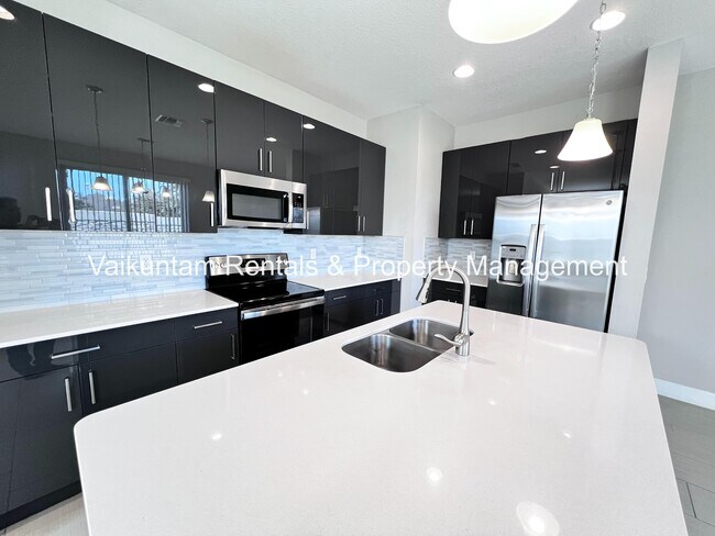 Building Photo - 1421 Captiva Cv