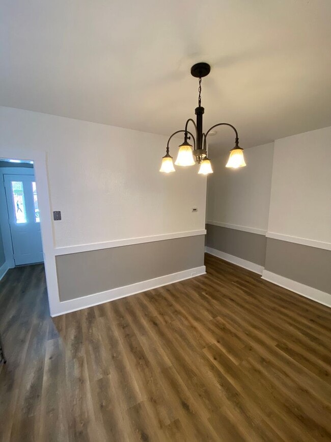 Building Photo - Beautiful Three Bedroom Townhouse in Northwest Lancaster City!