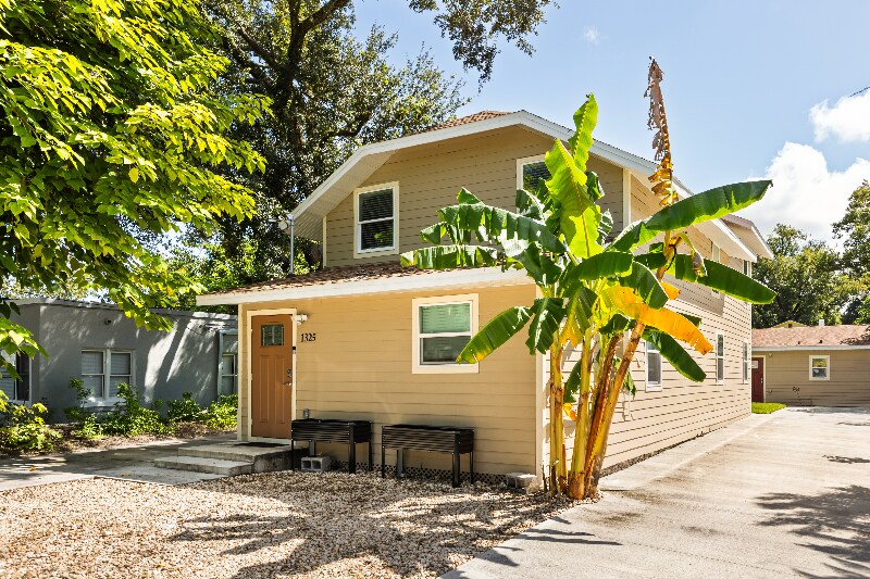 Building Photo - 1325 Cloverlawn Ave