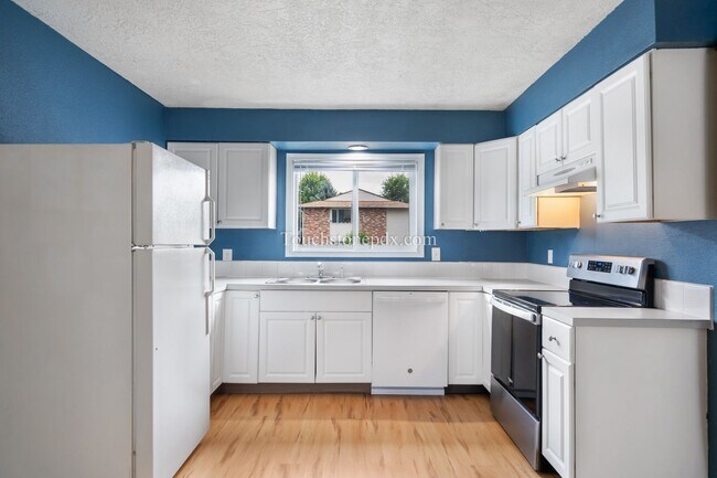 Building Photo - Updated 2 BD | 1 BA in King Arthur Court A...