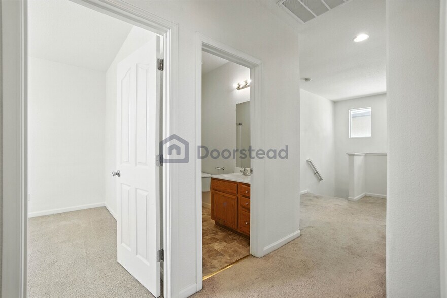 Building Photo - 252 Crescent Moon Dr