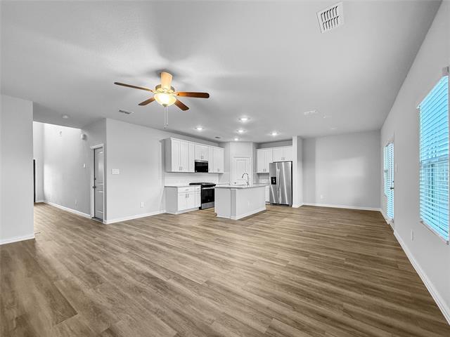 Building Photo - 209 Greenbriar Ln