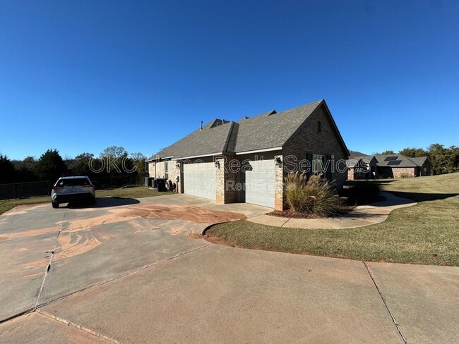 Building Photo - 5709 Asheville Wy