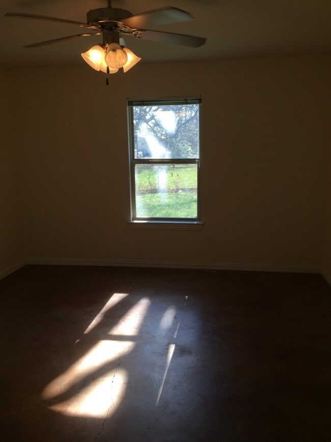 Building Photo - 1006 Jameson St
