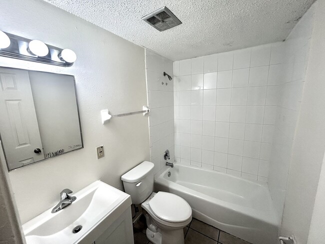 Building Photo - 5723-5725 9th Street Circle East