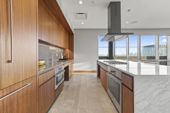 Building Photo - 2 Shore Ln