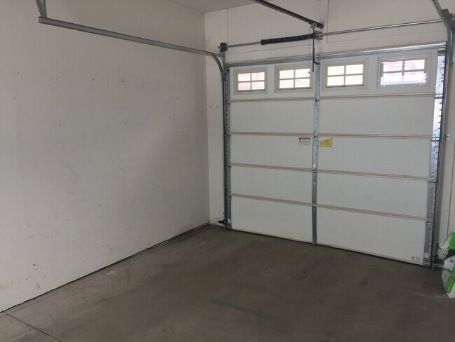 Building Photo - 3337 N 27th Ave