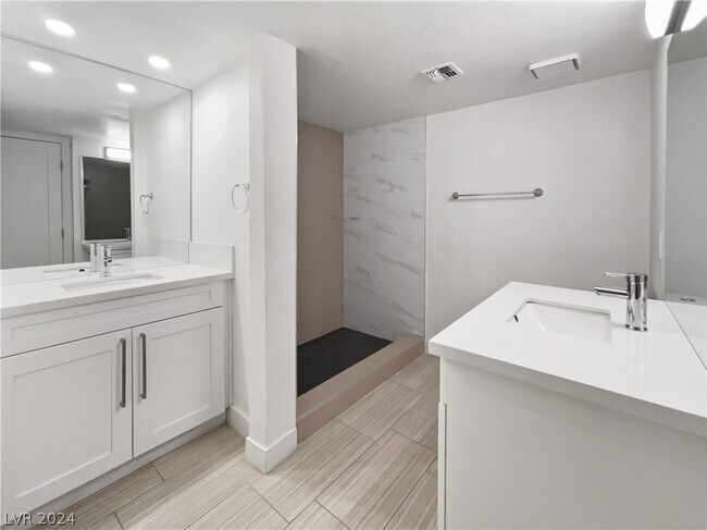 Building Photo - 3749 Carlyle Dr