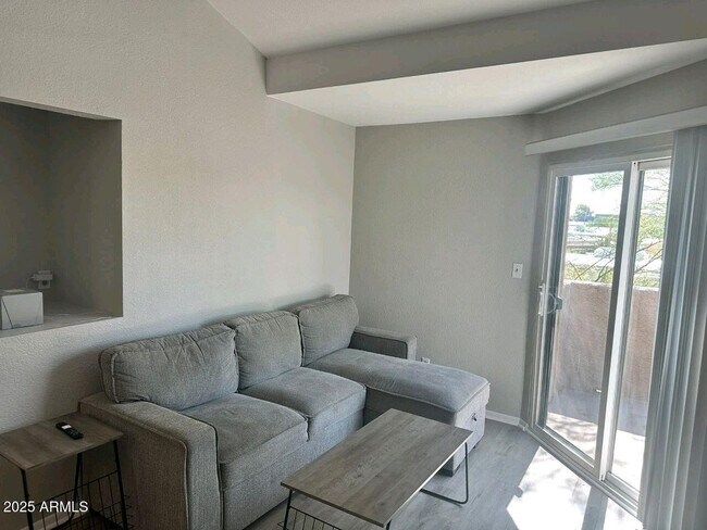 Building Photo - 1745 E Glenn St