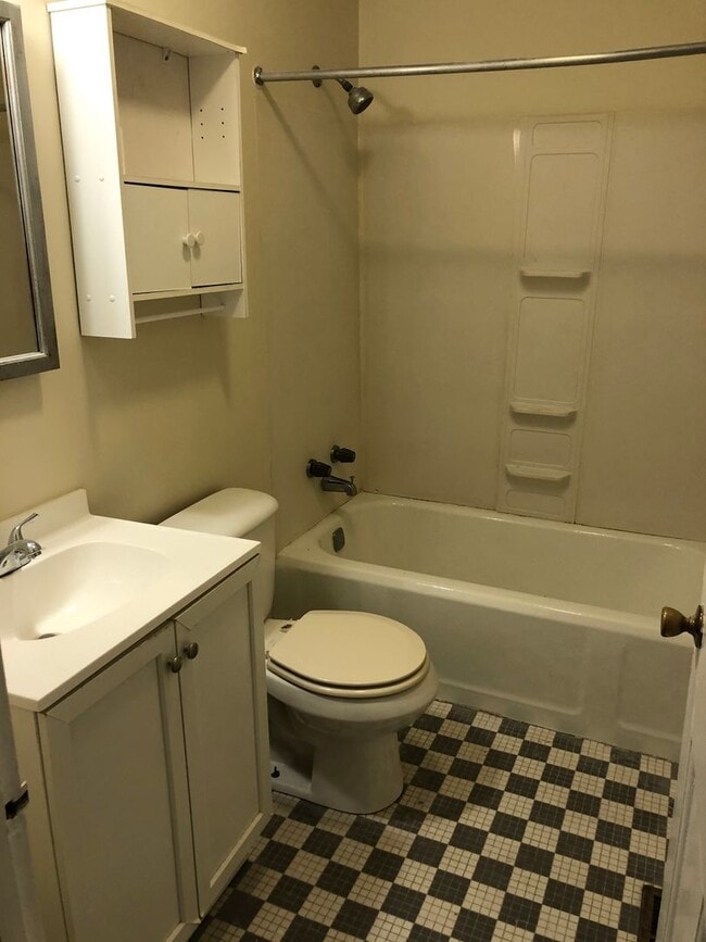 Building Photo - 2 BR 1 BA Bayshore Estates