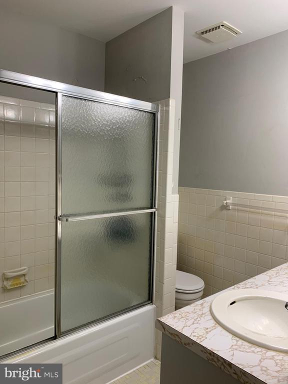 Building Photo - 63 Lincoln Dr