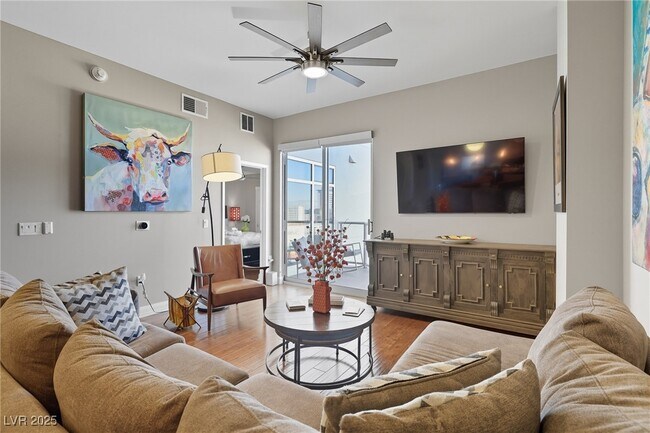 Building Photo - 150 S Las Vegas Blvd