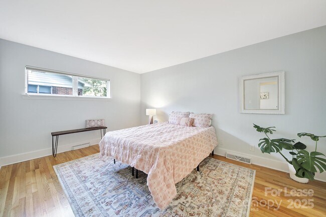 Building Photo - 3222 Clark St