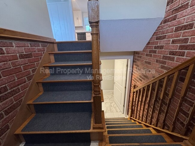 Building Photo - 30 Gables Cir