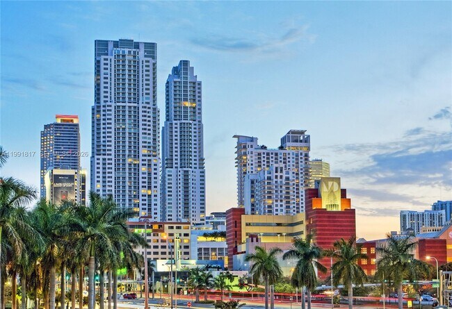 Building Photo - 1111 Brickell Bay Dr