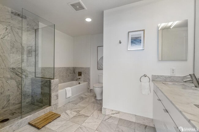 Building Photo - 501 Beale St