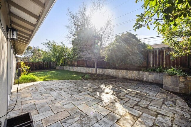 Building Photo - 6386 Blackwood Dr