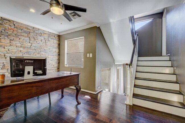 Building Photo - 4734 Post Oak Timber Dr