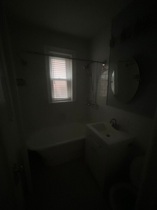 Building Photo - 173 W 48th St