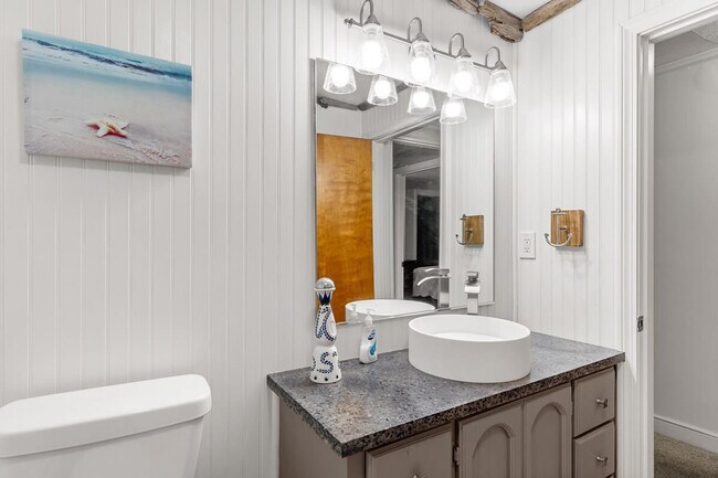 Building Photo - 2 Dover Ave