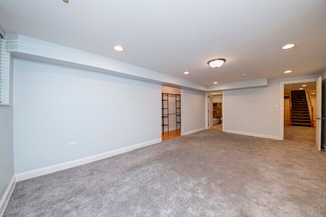 Building Photo - 911 Maple Ave