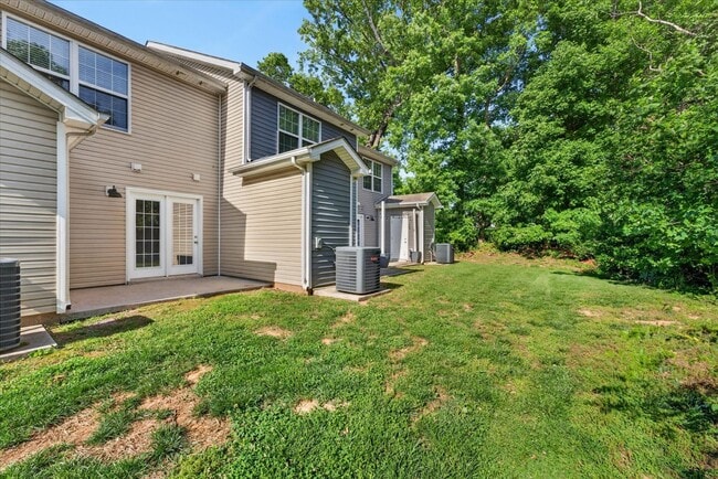 Building Photo - The Stowe Court Dog Friendly Condo for rent!