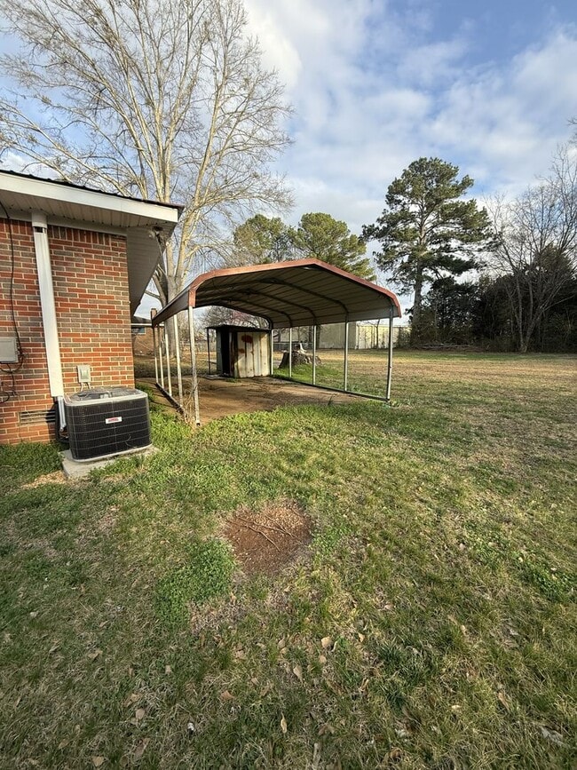 Building Photo - 112 Edna St