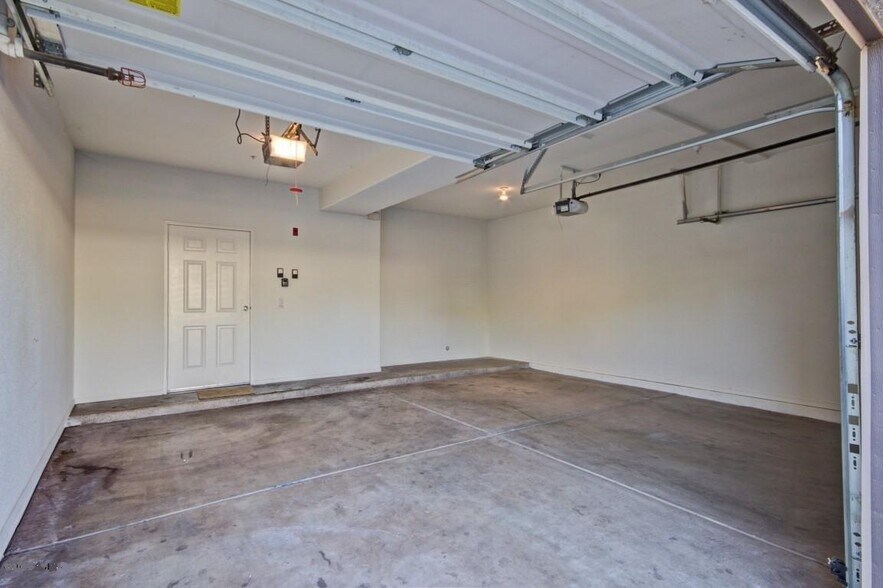 2 Car Garage (attached to Condo) - 435 W Rio Salado Pky