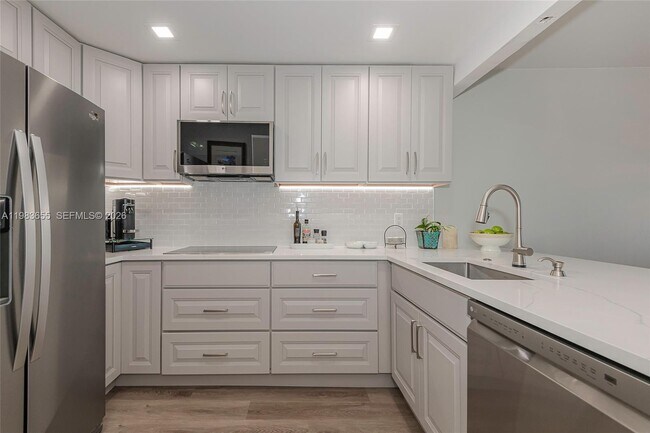 Building Photo - 2731 NE 14th Street Causeway