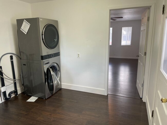 Building Photo - Charming Newly Renovated 3-Bedroom Home!