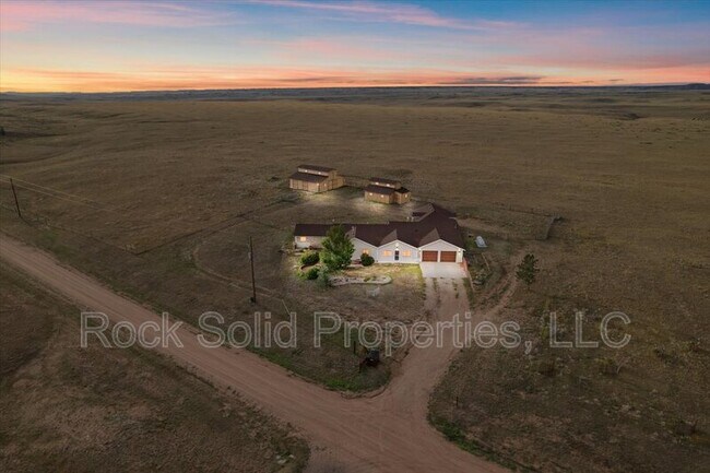 Building Photo - 753 Latigo Loop