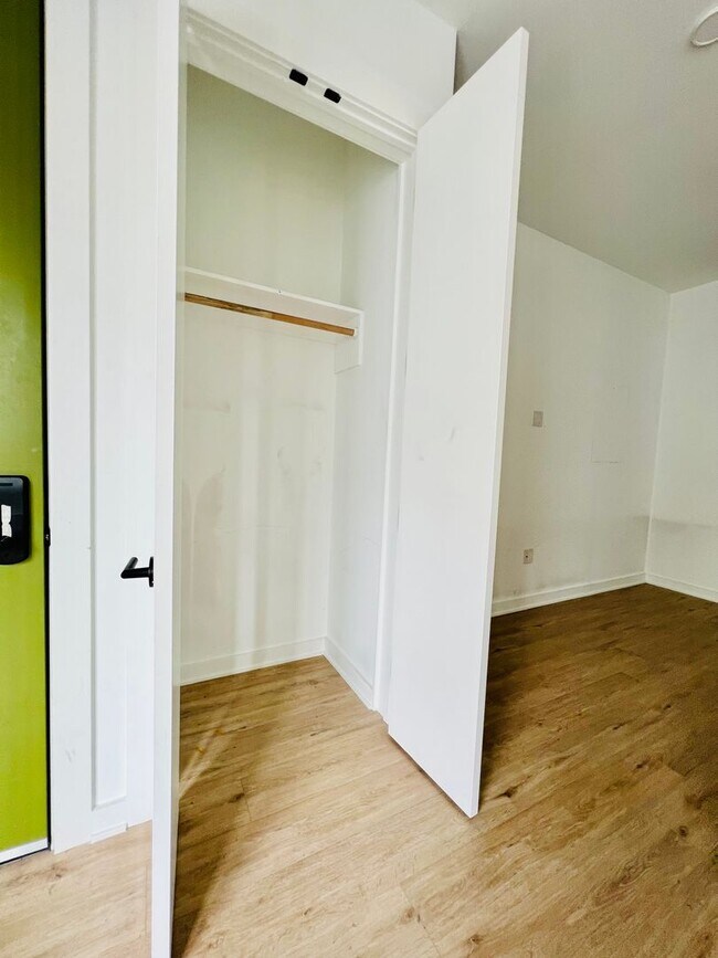 Building Photo - 1306 N Front St