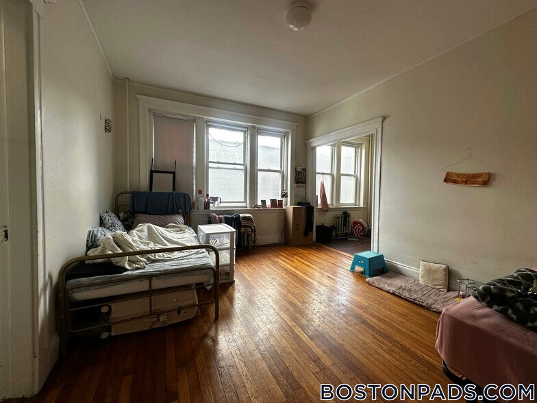 Building Photo - 1163 Boylston St