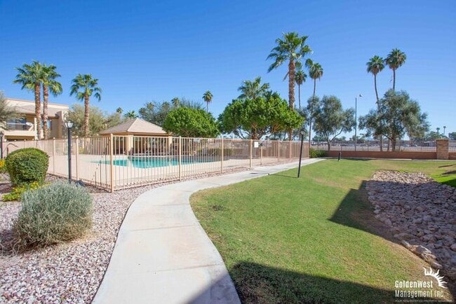 Building Photo - Beautiful 2Bdm 2Ba Condo with Community Pool in Glendale!