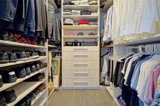 Building Photo - 3747 Prairie Ave