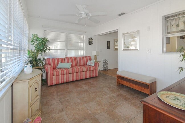 Building Photo - Beach Manor Villas Annual Condo for Rent