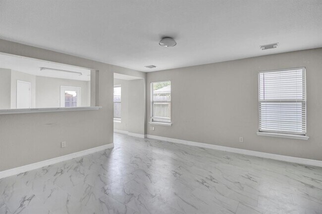 Building Photo - 8530 Village Hollow Ln