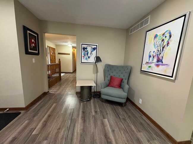 Building Photo - 5855 Thatcher Dr