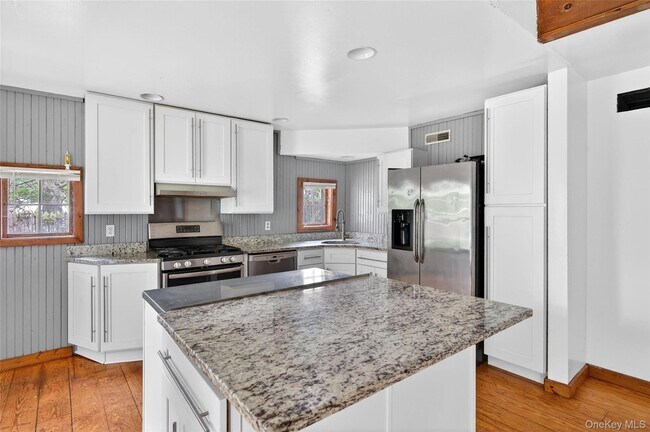 Building Photo - 79 Quaker Hill Rd