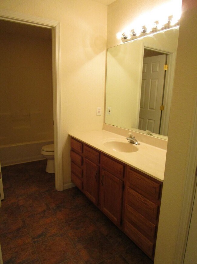 Building Photo - 4404-4404 W Jeana Ct