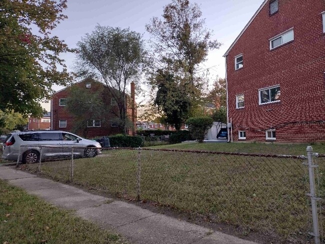 Building Photo - 4015 24th Pl