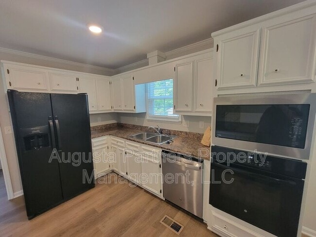 Building Photo - 165 Ashley Cir