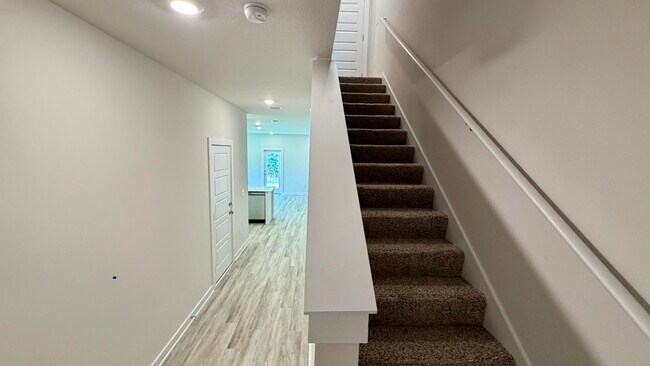 Building Photo - 13 S Main Deck Dr
