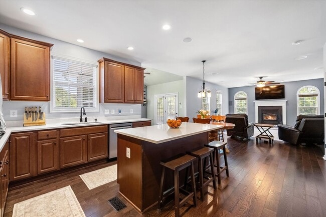 Building Photo - Gorgeous 5 Bed 3.5 Bathroom in Stafford, VA