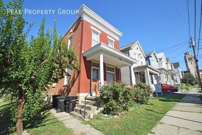 Primary Photo - 2369 Flora St