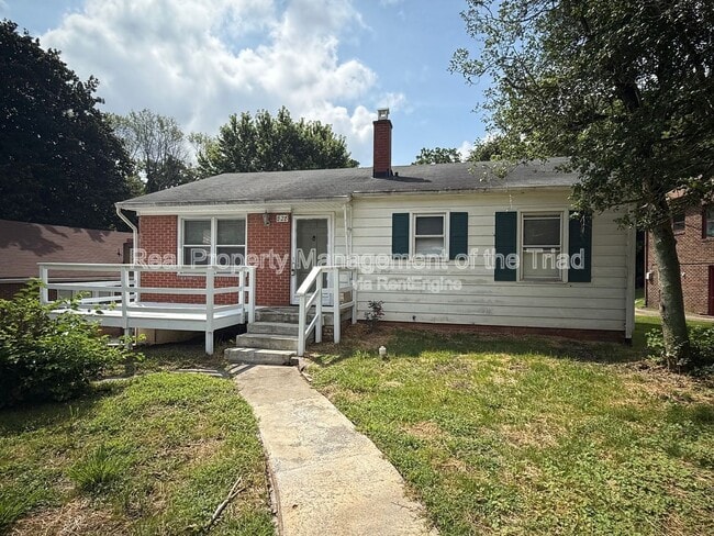Building Photo - 828 Circle Dr