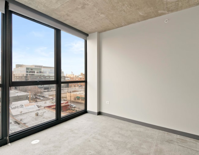 Building Photo - 1333 W Lake St