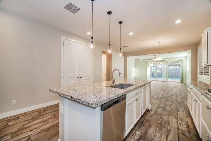 Building Photo - 10605 E Durant Dr