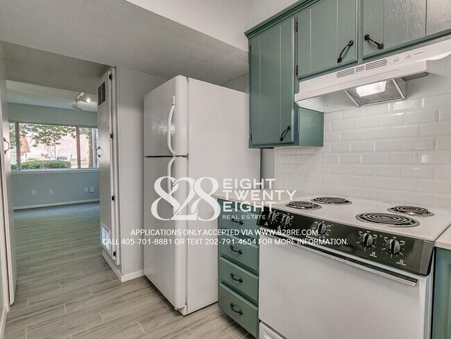 Building Photo - *AVAILABLE NOW!* Spacious 3 Bed/2.5 Bath Condo in East Norman!